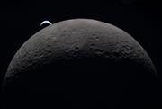 NASA: Στη δημοσιότητα οι καθαρότερες εικόνες από τον κρατήρα που άνοιξε πύραυλος της SpaceX στη Σελήνη