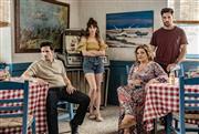 Είδαμε τα πρώτα επεισόδια από το «Κάμπινγκ» πριν από την πρεμιέρα - Είναι η έκπληξη της σεζόν;
