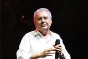 «Ο λαός έδωσε τη λύση - Αυτά τα τραγούδια είναι και δικά του»: Η πρώτη απάντηση του Μανώλη Μητσιά
