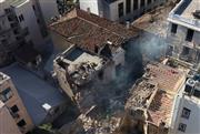 Απόλυτη καταστροφή: Σοκάρουν τα πλάνα από drone στο σημείο της έκρηξης στην Πλάκα