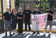 Χειροκροτήματα μετά τα ισόβια για τον θάνατο του 11χρονου στο Μενίδι - Οργή για τις χυδαιότητες συγγενών του καταδικασθέντα