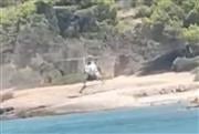Σπέτσες: Σύλληψη επιβάτη του ελικοπτέρου που προσγειώθηκε στην παραλία - Τον είδαν να πετάει σακουλάκι με ναρκωτικά
