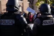 Γιατί είναι τόσο βίαιη η γαλλική αστυνομία - «Αποστολή της είναι να προστατεύει το κράτος, όχι τους πολίτες»