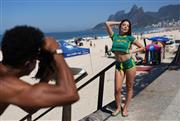 Brazilcore: Το νέο fashion trend και γιατί όλος ο κόσμος έχει πάθει ξαφνικά εμμονή με τη Βραζιλία
