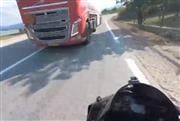 «Είναι κρίμα να πεθάνω στα 25»: Η μαρτυρία του μοτοσυκλετιστή για το πώς γλίτωσε τελευταία στιγμή από το βυτιοφόρο