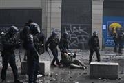 Καζάνι που βράζει η Γαλλία: Νέες απαγορεύσεις κυκλοφορίας και στρατός εν όψει των νέων διαδηλώσεων