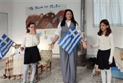 Μια διαφορετική σχολική γιορτή στην Ευρυτανία: Οι δύο μοναδικές μαθήτριες τίμησαν την 28η Οκτωβρίου
