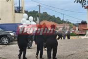 Με λευκά μπαλόνια το τελευταίο αντίο στον 13χρονο Κωνσταντίνο που σκοτώθηκε με πατίνι - Σε βαρύ κλίμα η κηδεία του