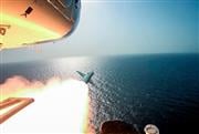 Νέα ανάφλεξη στα Στενά του Ορμούζ: Οι ΗΠΑ βομβαρδίζουν στόχους του Ιράν και ο Τραμπ απειλεί