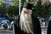 Ανατροπή με τον Αμβρόσιο: Γιατί η Εκκλησία αποφάσισε να ανακαλέσει την τιμητική διάκρισή του