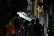 Κορυφώνεται η αγωνία για τους 6 αγνοούμενους μετά την έκρηξη στην Πλάκα - Ολονύκτια έρευνα στα συντρίμμια
