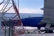 Σοκαριστικό βίντεο: Αεροπλάνο Boeing συγκρούστηκε με πύργο ραντάρ - Τρεις τραυματίες