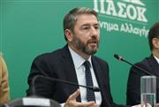 Αιχμές Ανδρουλάκη κατά Τσίπρα: Τα «πιστόλια» και «νεροπίστολα» και οι «επιθέσεις κάτω από τη μέση»