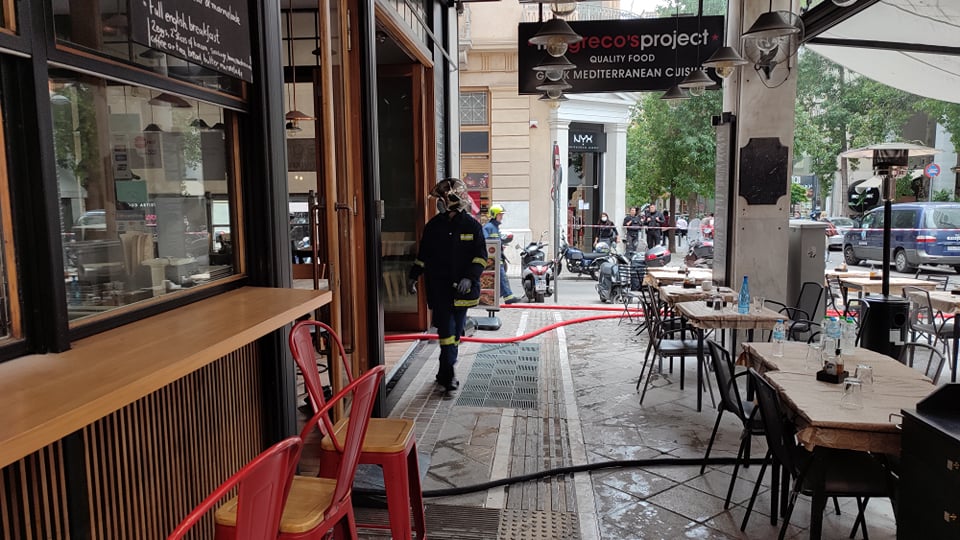 Πυρκαγιά στην οδό Μητροπόλεως Πυρκαγιά στην οδό Μητροπόλεως