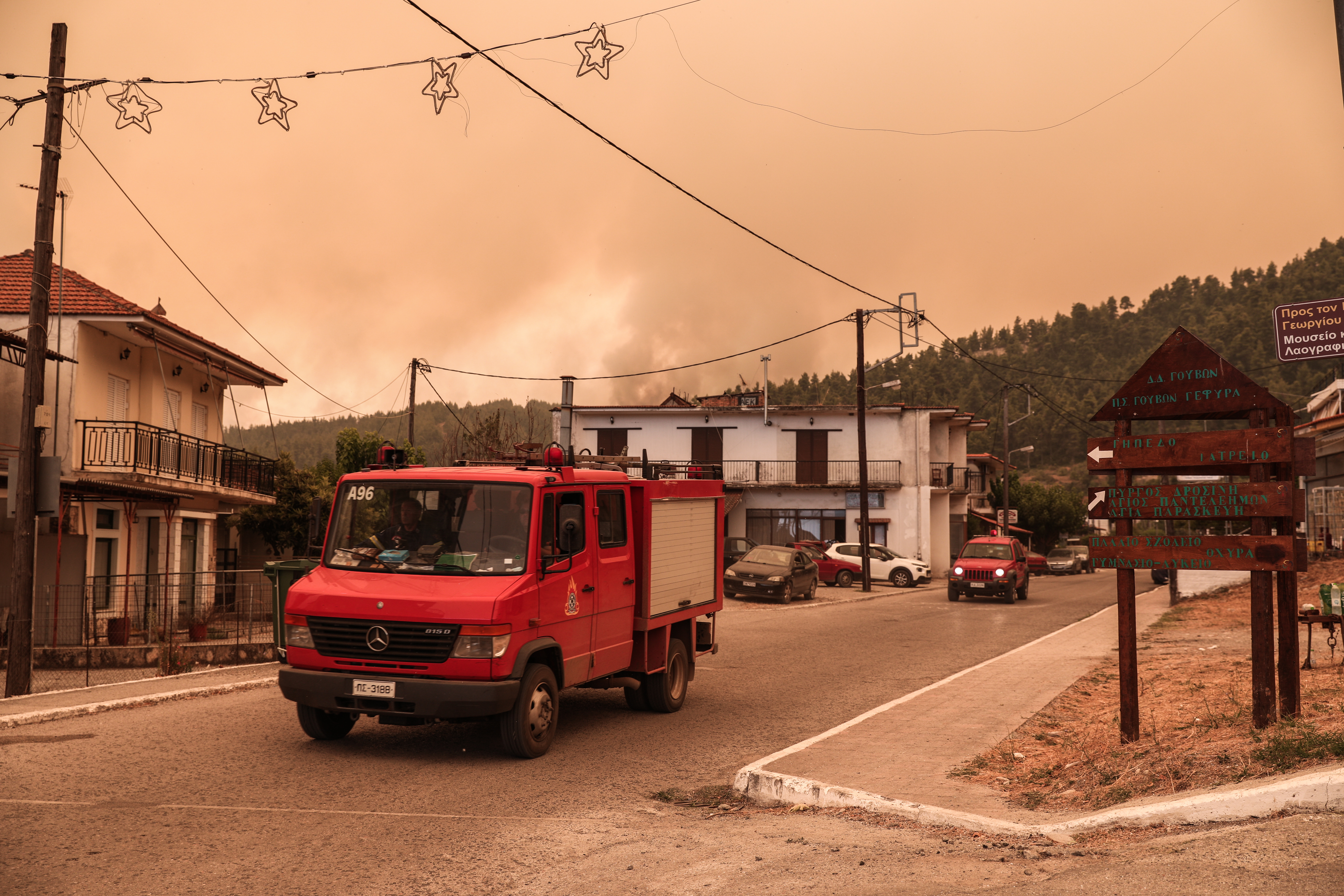 Φωτιά Β. Εύβοια - Μέτωπο στις Γούβες