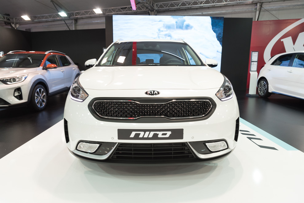kia_niro_hybrid_1.jpg KIA