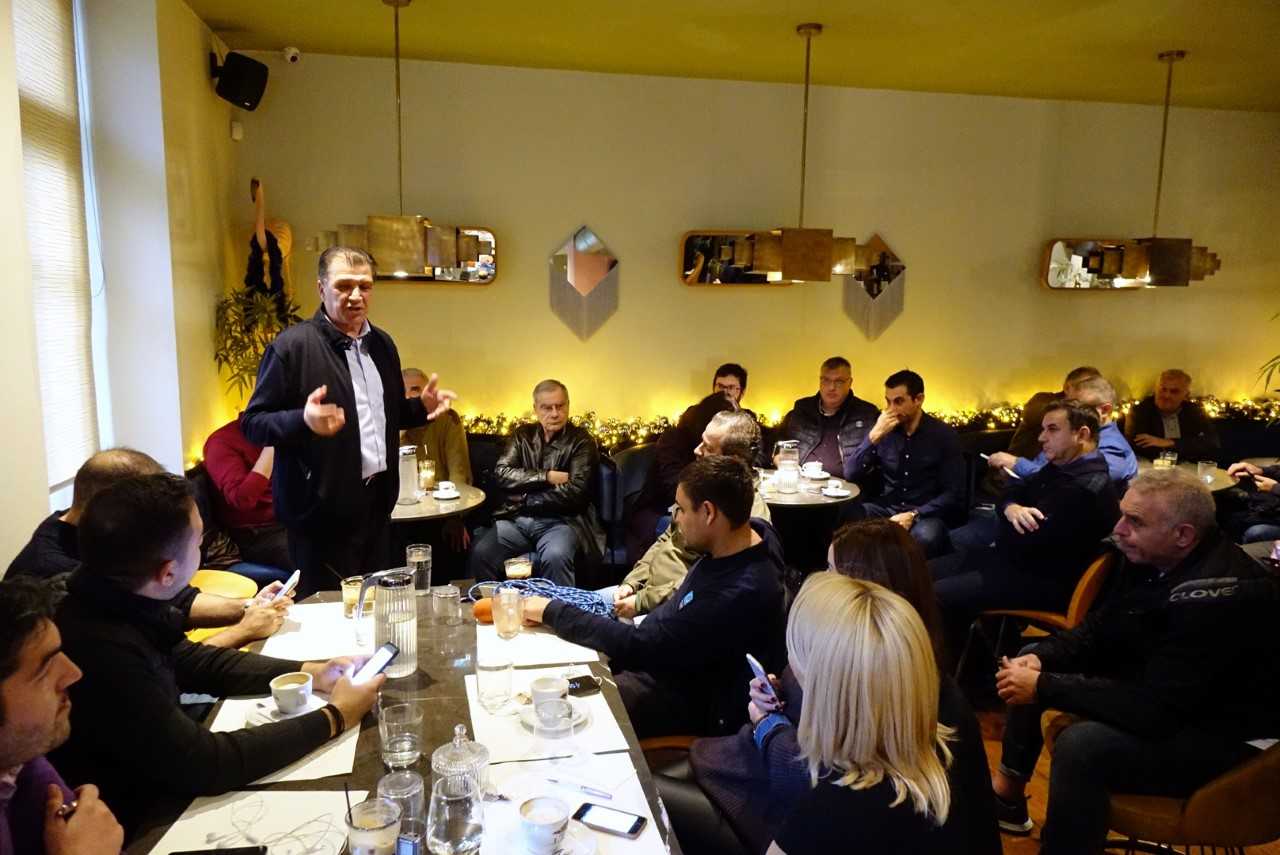 orfanos2.jpg orfanos2.jpg