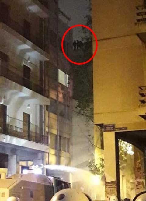 exarheia-taratsa.jpg Εξάρχεια, ταράτσα, κουκουλοφόροι