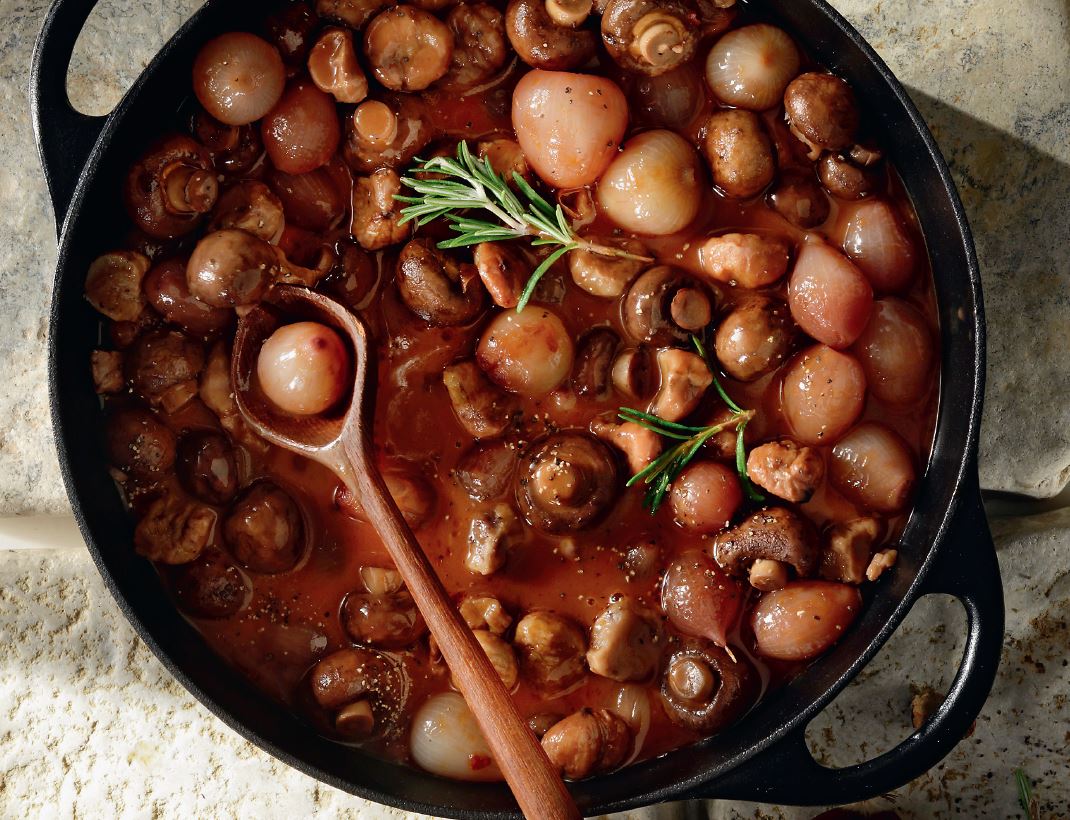 stifado.jpg Στιφάδο με κρεμμυδάκια, κάστανα και μανιτάρια