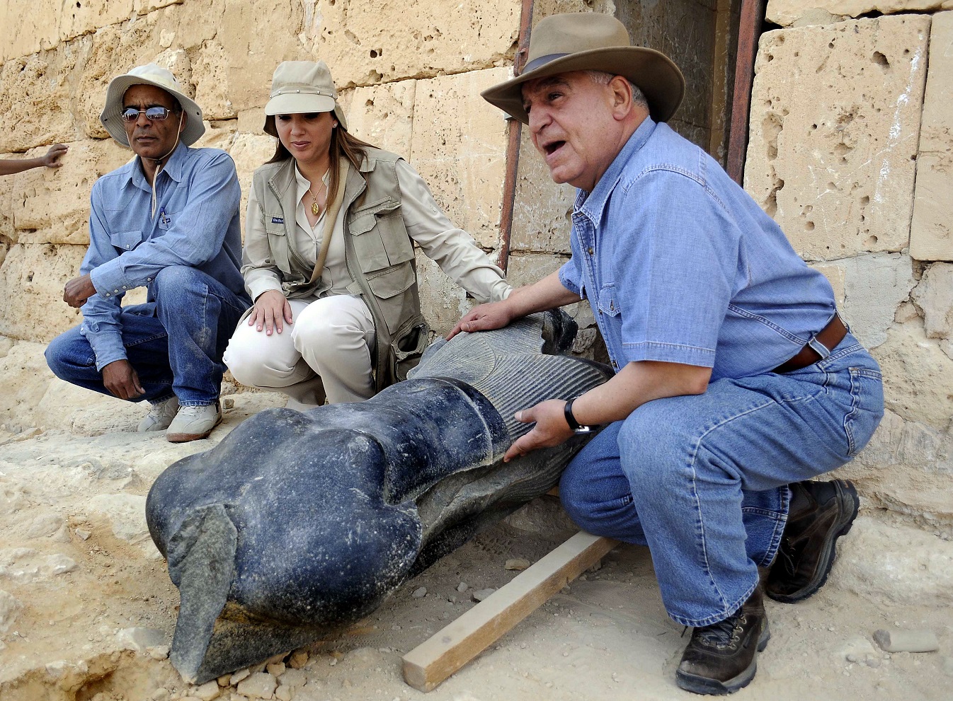 aigyptos-naos.jpg aigyptos-naos.jpg