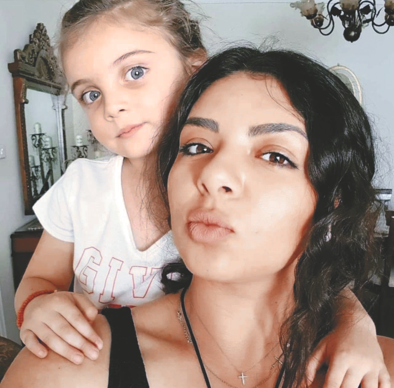 Τζιουλιάνα Κλεάνθους, η μικρή Λήδα του «Τατουάζ» Τζιουλιάνα Κλεάνθους, η μικρή Λήδα του «Τατουάζ»