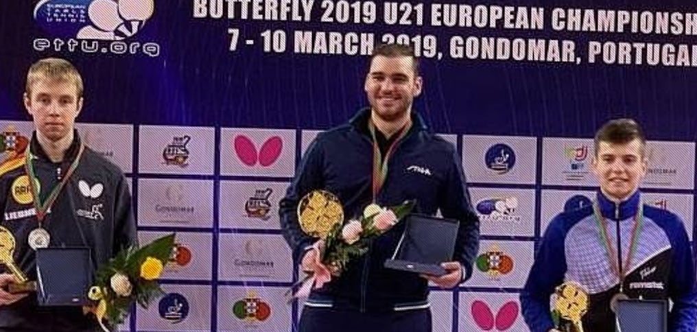 Ο Γιάννης Σγουρόπουλος με το χρυσό μετάλλιο