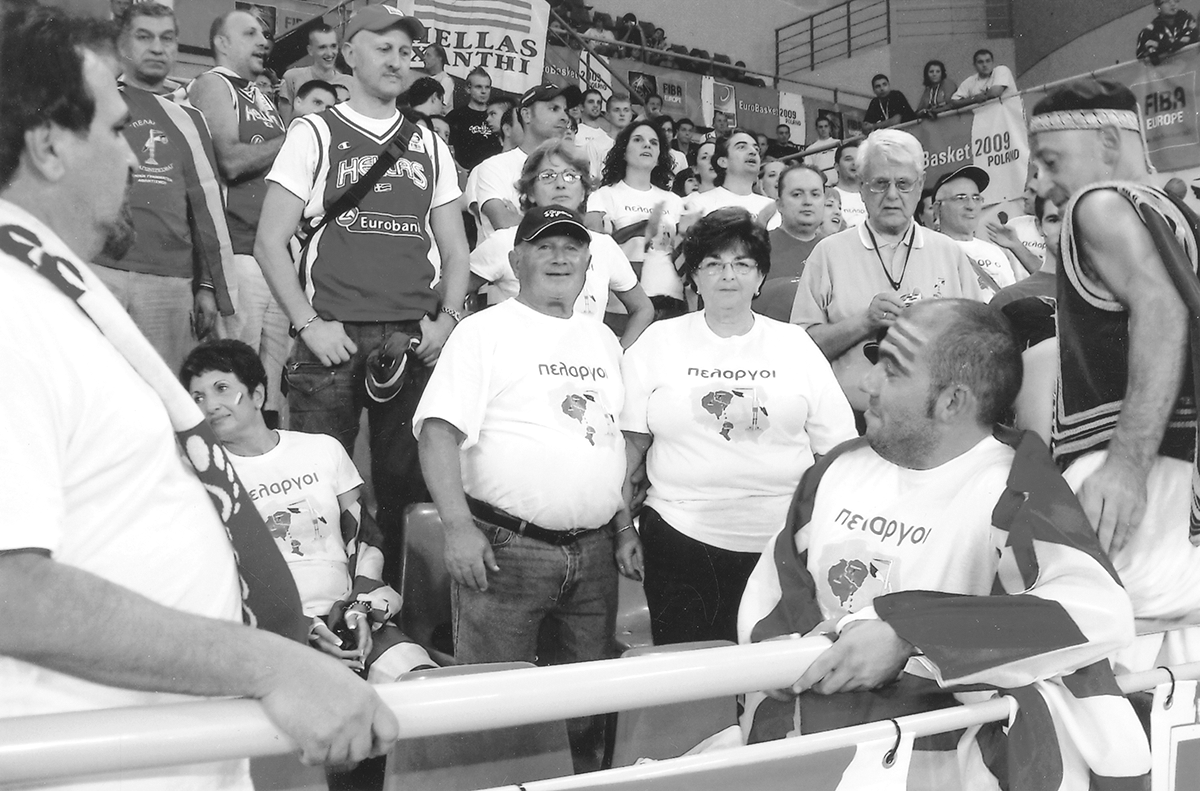 Με τη σύζυγό του, Σοφία, σε αποστολή των «Πελαργών» για την ενίσχυση της Εθνικής οµάδας µπάσκετ Με τη σύζυγό του, Σοφία, σε αποστολή των «Πελαργών» για την ενίσχυση της Εθνικής οµάδας µπάσκετ