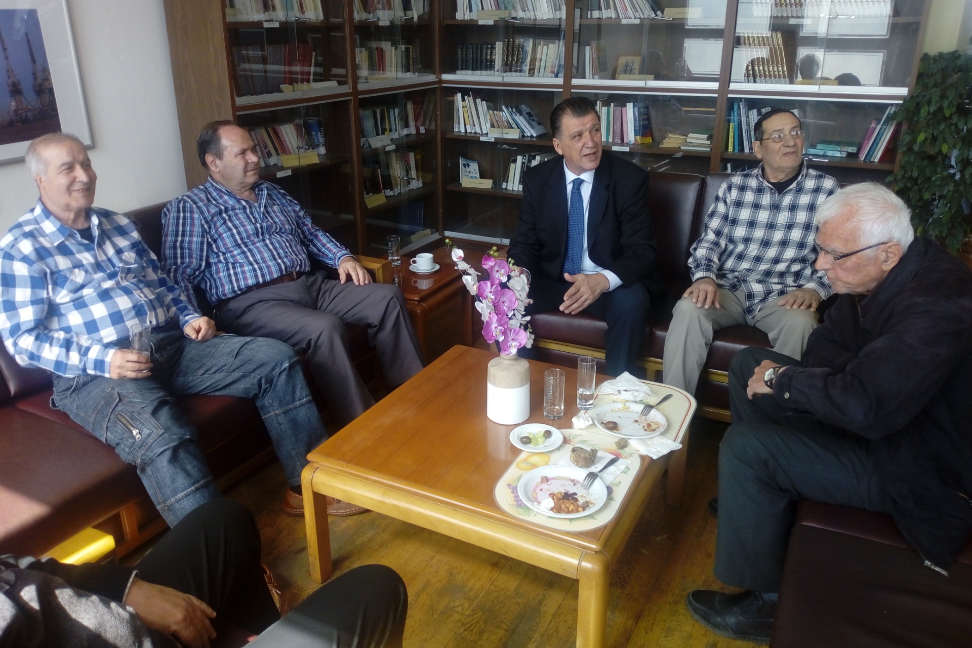 orfanos2.jpg orfanos2.jpg