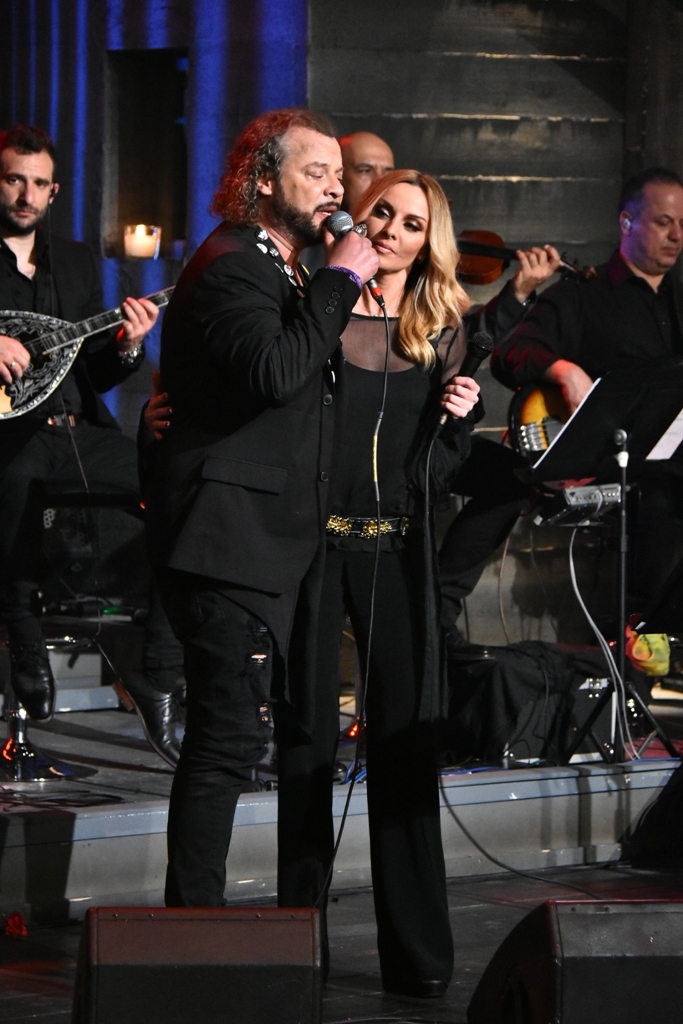 Στην υγεία μας ρε παιδιά Στην υγεία μας ρε παιδιά