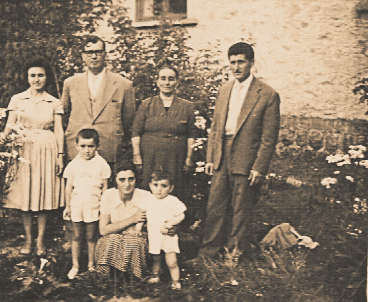  Η οικογένεια του Κωνσταντίνου Παπαδόπουλου φιλοξένησε ένα κοριτσάκι στα Κοµνηνά
