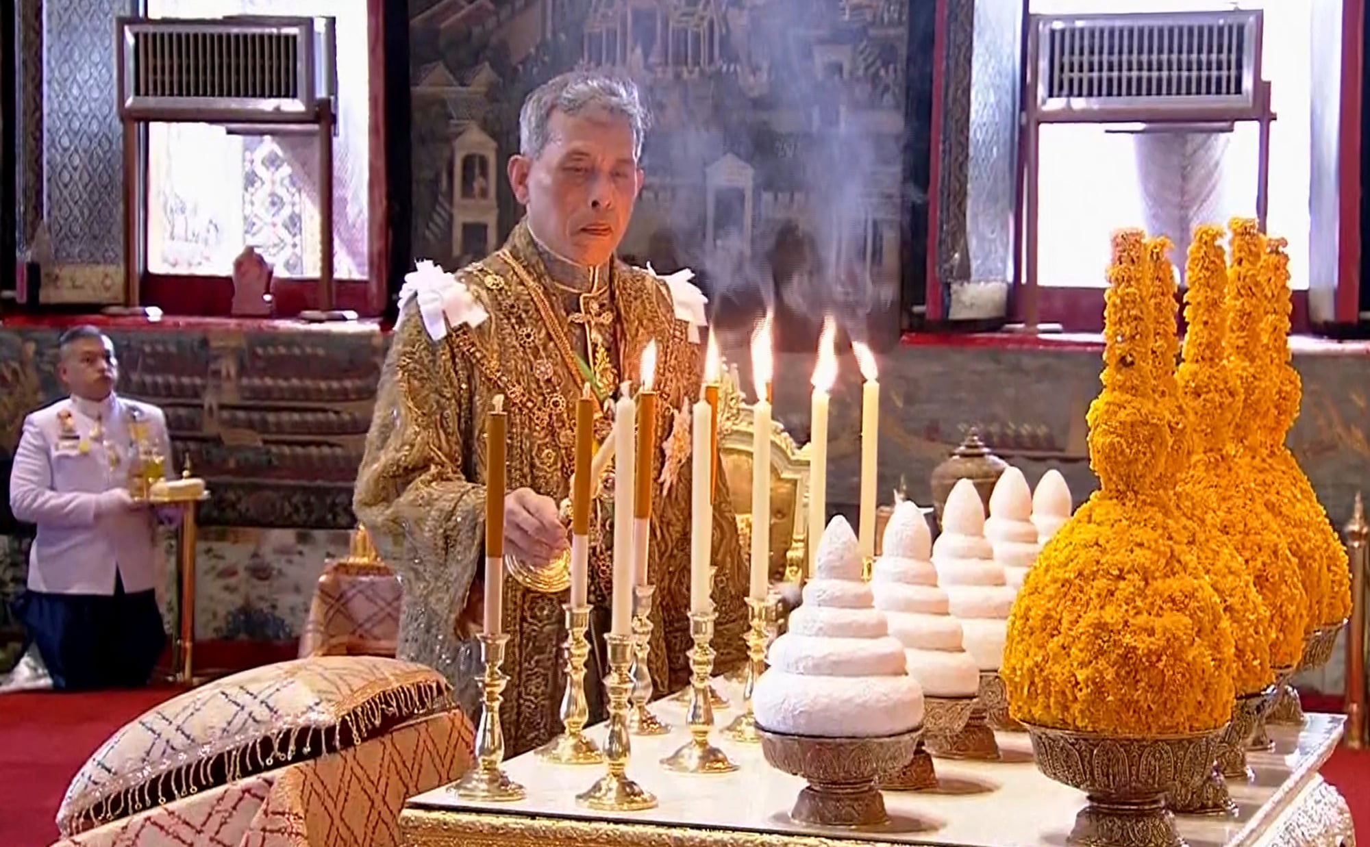 Μάχα Βαγιραλονγκόρν (AP images) batziralongkorn_tailand04.jpg