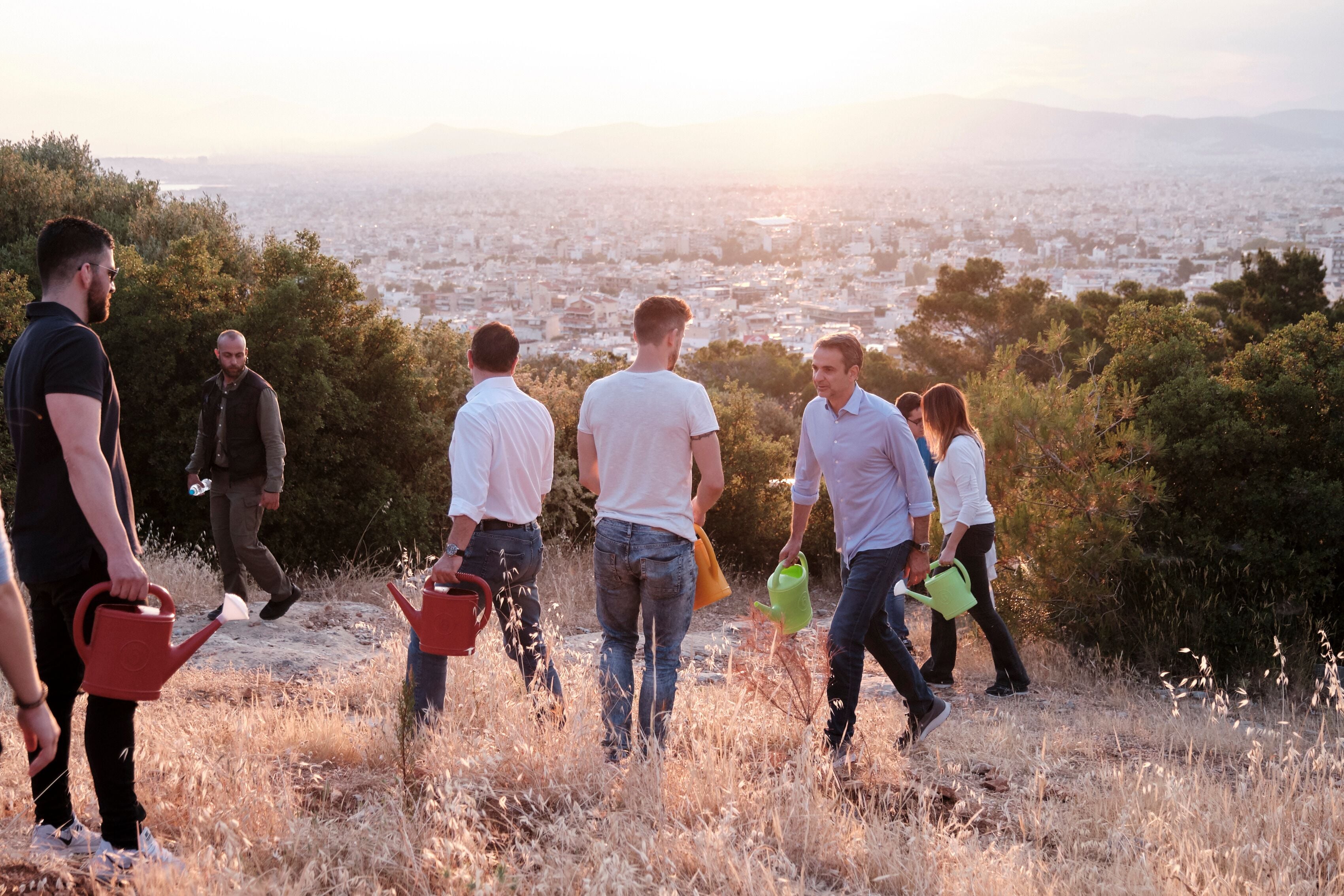 mitsotakis3.jpeg Ο Μητσοτάκης ποτίζει στον Υμηττό