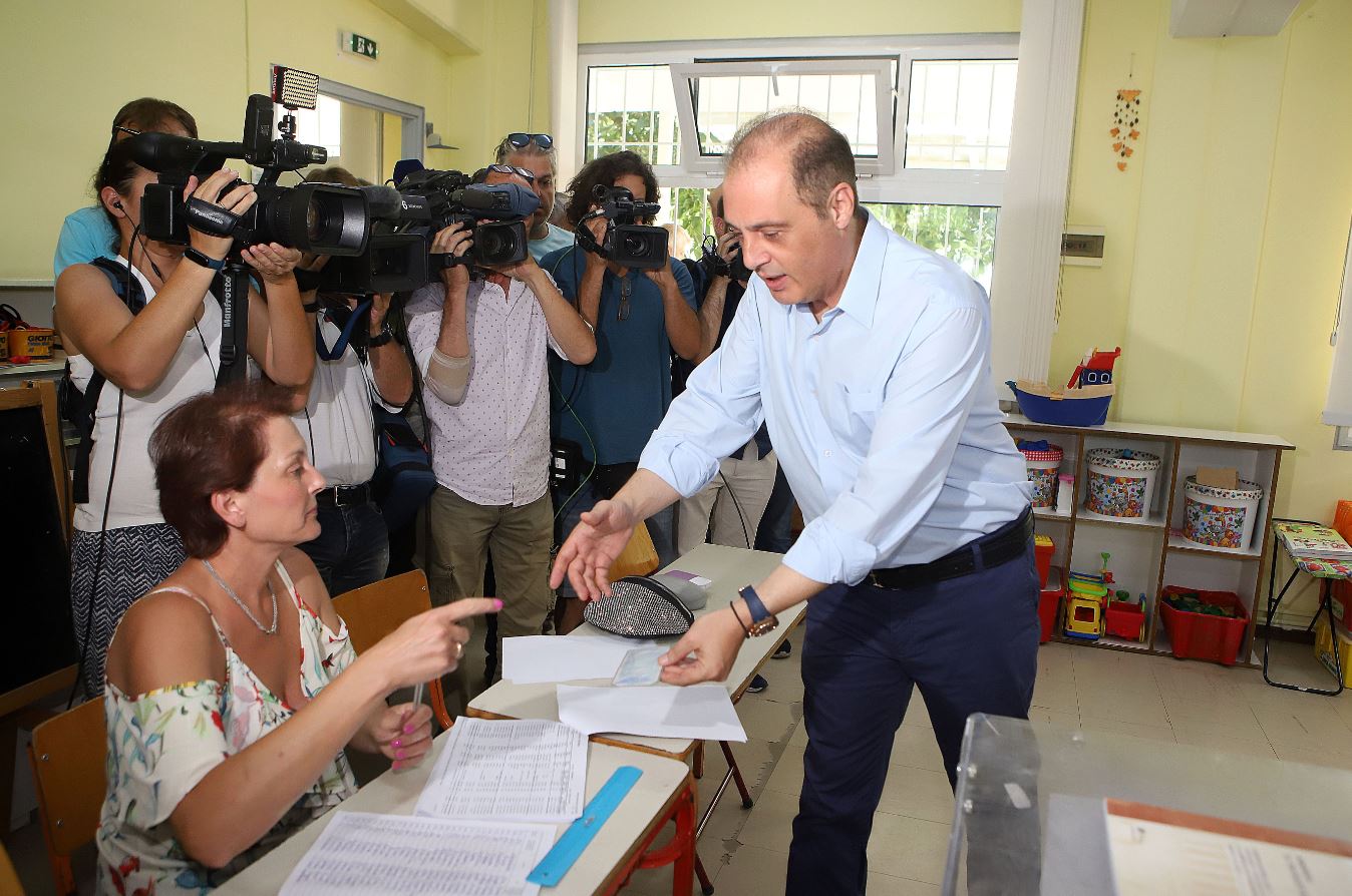 Ο Κυριάκος Βελόπουλος την ώρα της ψήφου