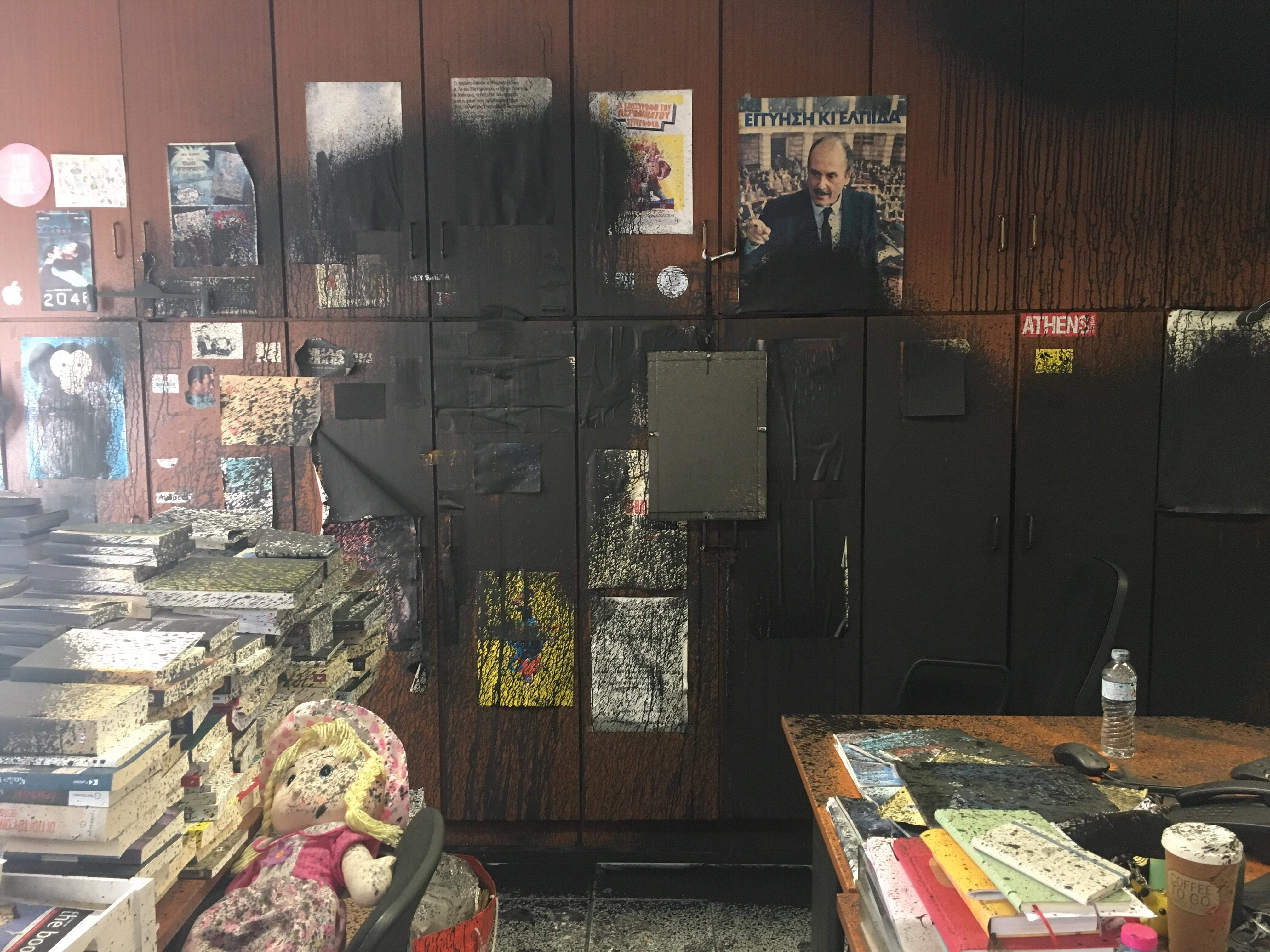 epithesi-stin-athens-voice3.jpeg επίθεση στα γραφεία της Athens Voice