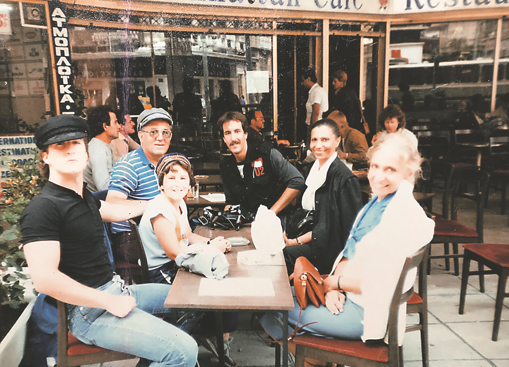 «Εχω ταξιδέψει µία φορά στην Ελλάδα µε τους γονείς µου. Πήγαµε στην Αθήνα, στον Βόλο, στους Δελφούς και στην Κεφαλονιά» λέει ο διάσηµος σχεδιαστής «Εχω ταξιδέψει µία φορά στην Ελλάδα µε τους γονείς µου. Πήγαµε στην Αθήνα, στον Βόλο, στους Δελφούς και στην Κεφαλονιά» λέει ο διάσηµος σχεδιαστής