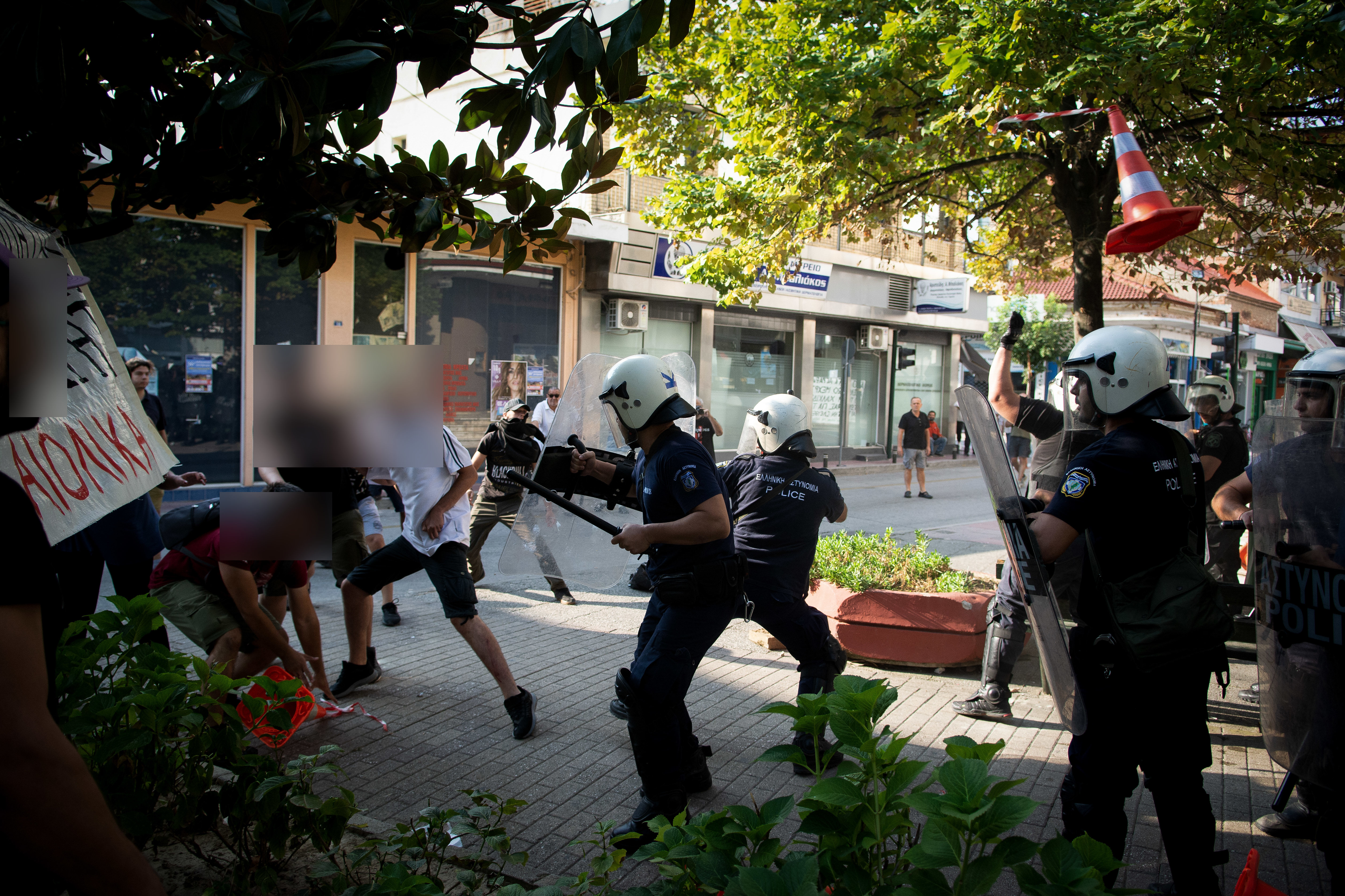 karditsa_diamartyria_1.jpg Επεισόδια έξω από το δημαρχείο Καρδίτσας