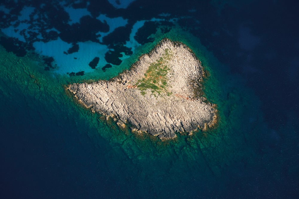 heart-shaped_island.jpg
