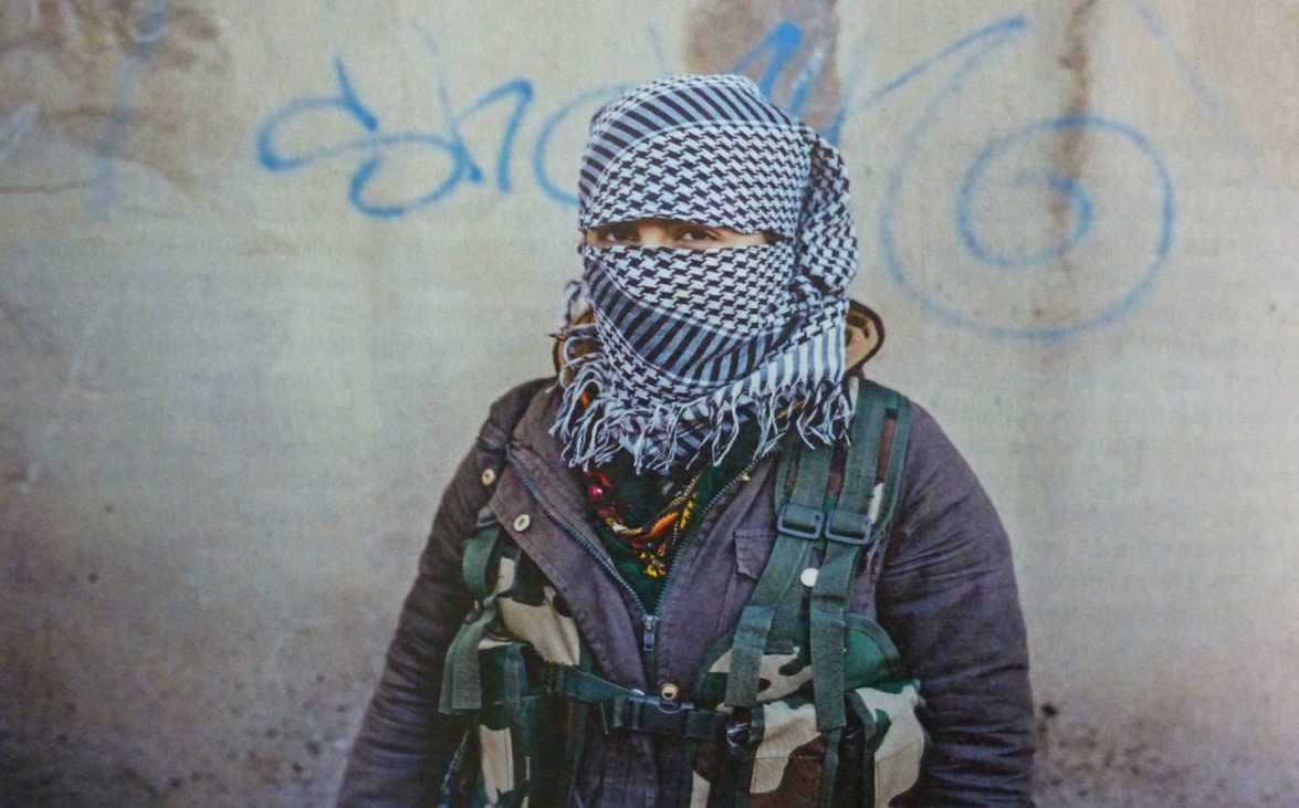 Γυναίκα αγωνίστρια του PKK