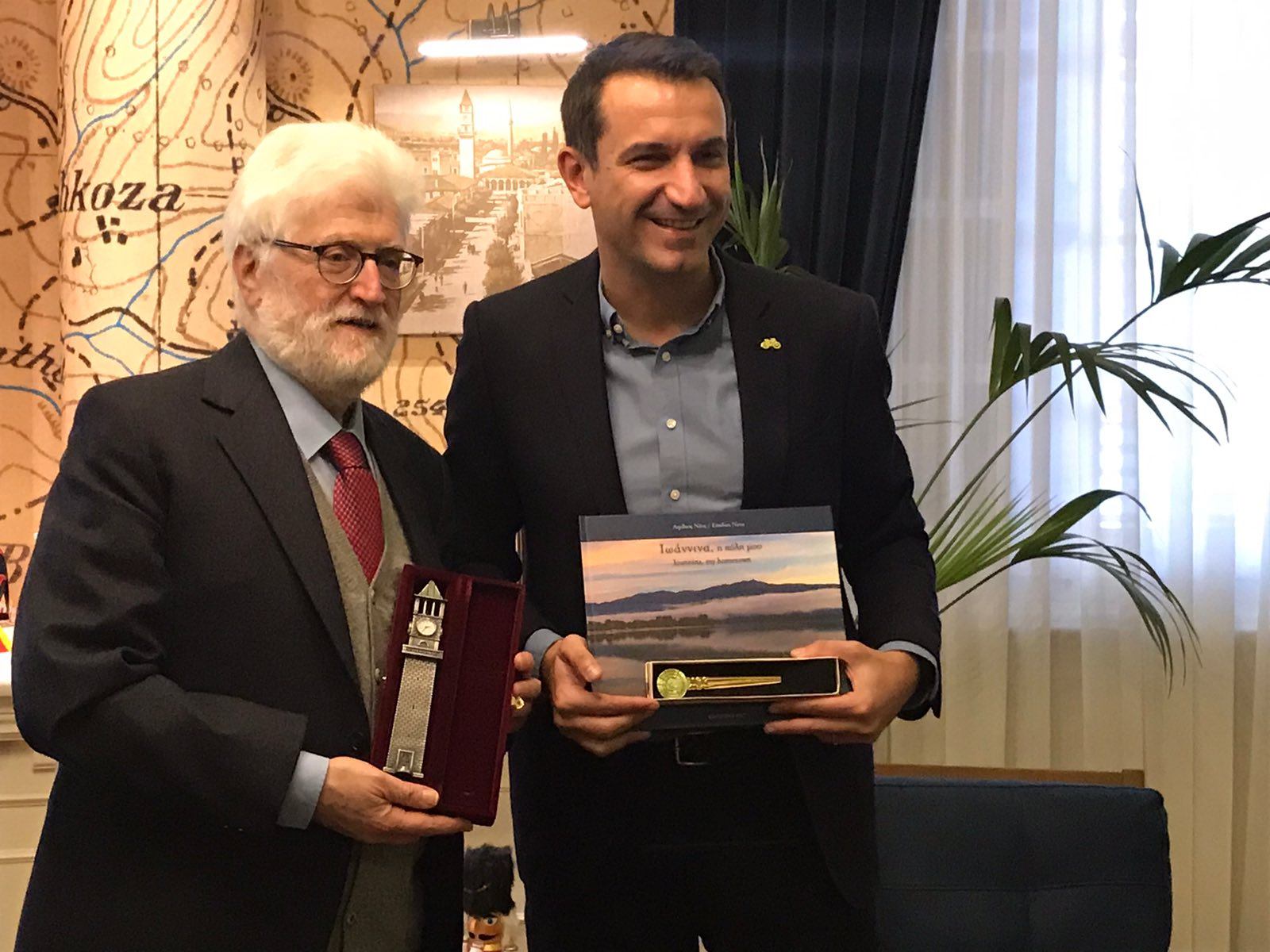 Δήμαρχος Τιράνων