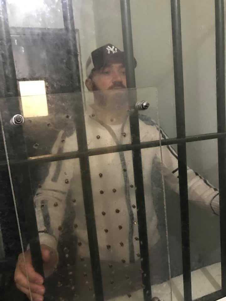 sto_kratitirio_tis_astynomias_sti_mytilini1.jpg sto_kratitirio_tis_astynomias_sti_mytilini1.jpg