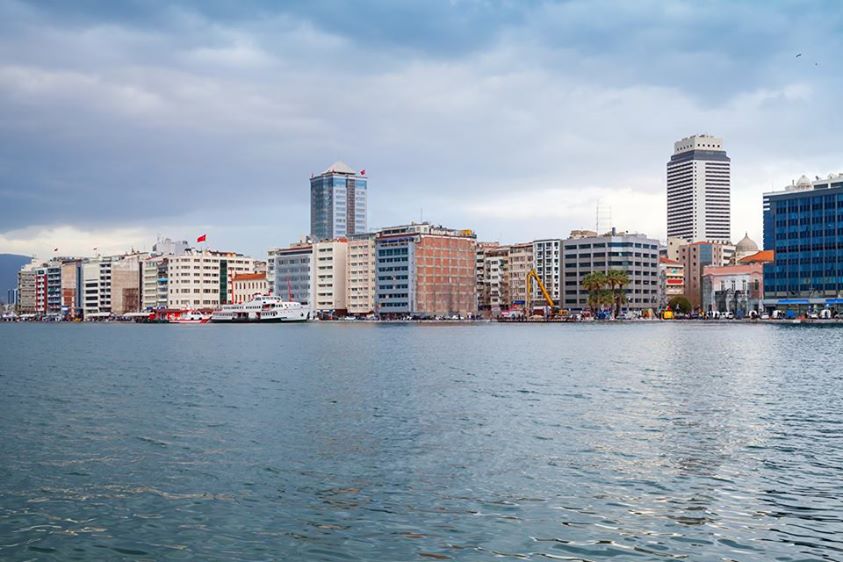 38977686_358688588116886_676837085_n.jpg Σμύρνη