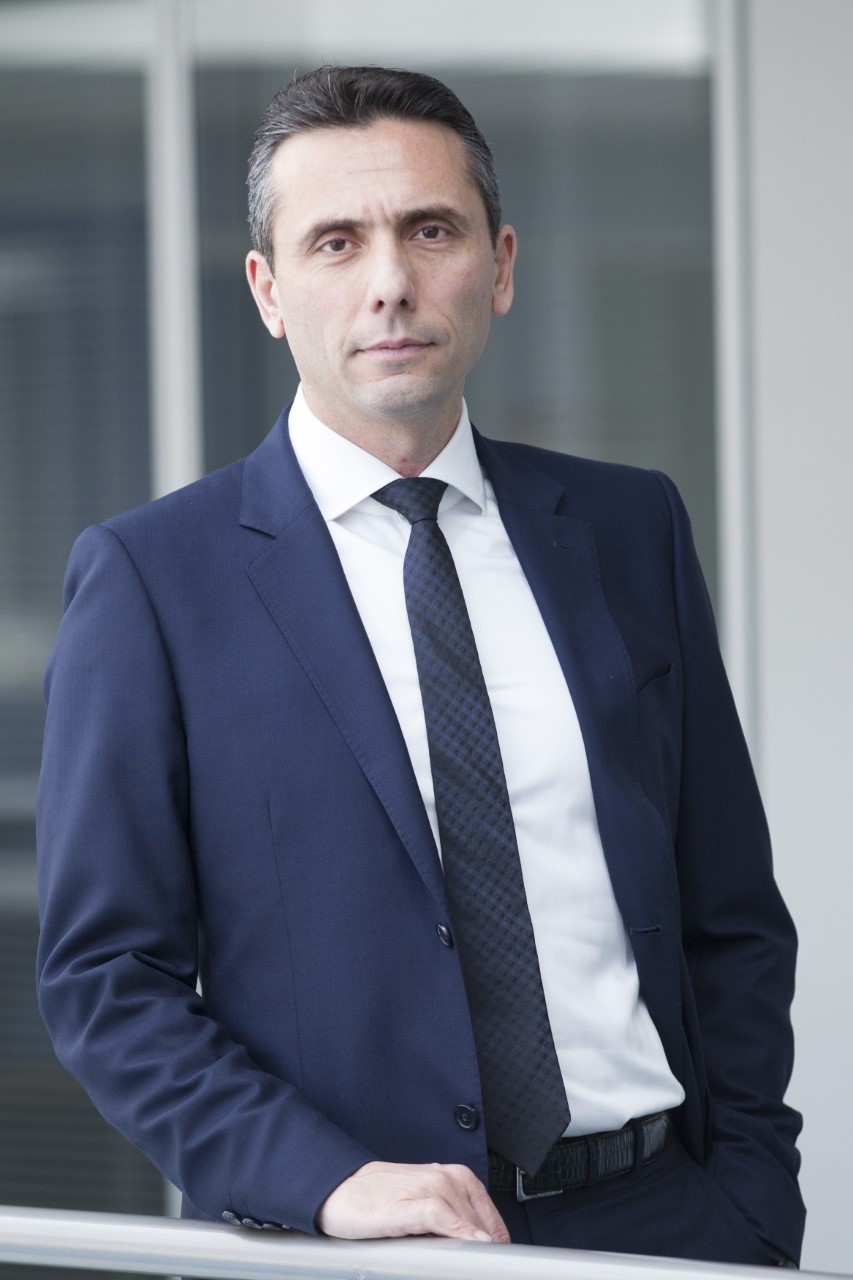 papastratos.jpg papastratos.jpg