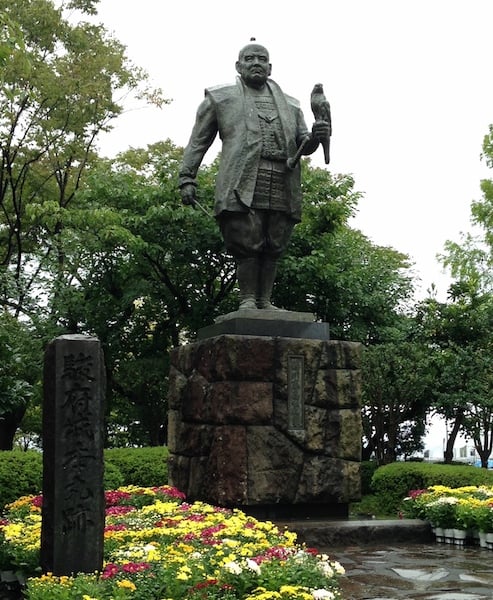 statue_of_tokugawa_ieyasu_in_sumpu_castle.jpg