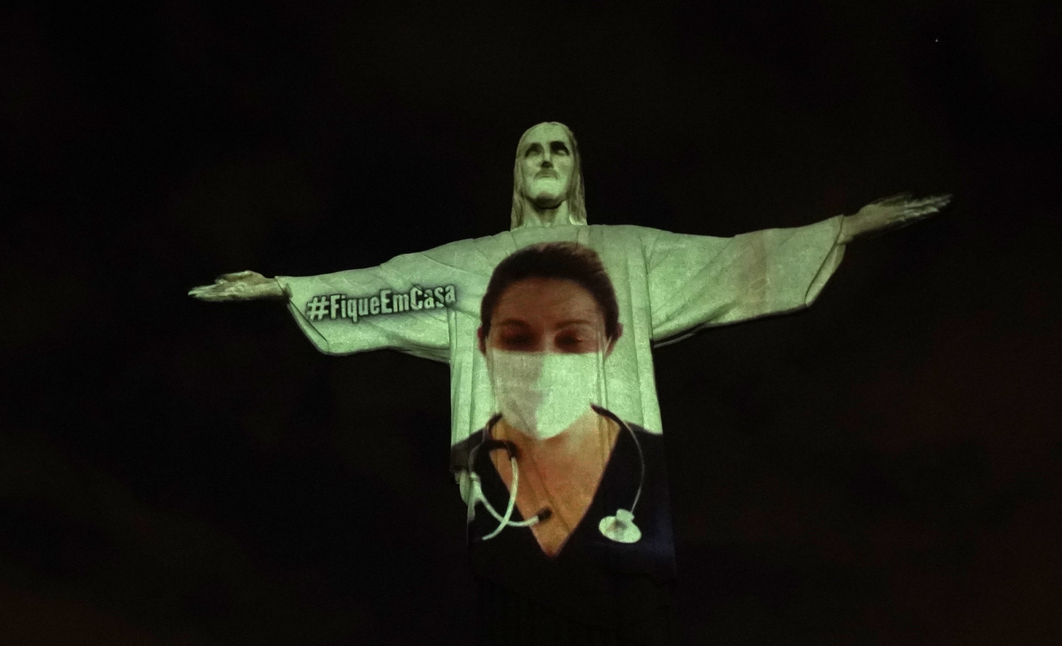 Ο Ιησούς του Ρίο «ντύθηκε» γιατρός