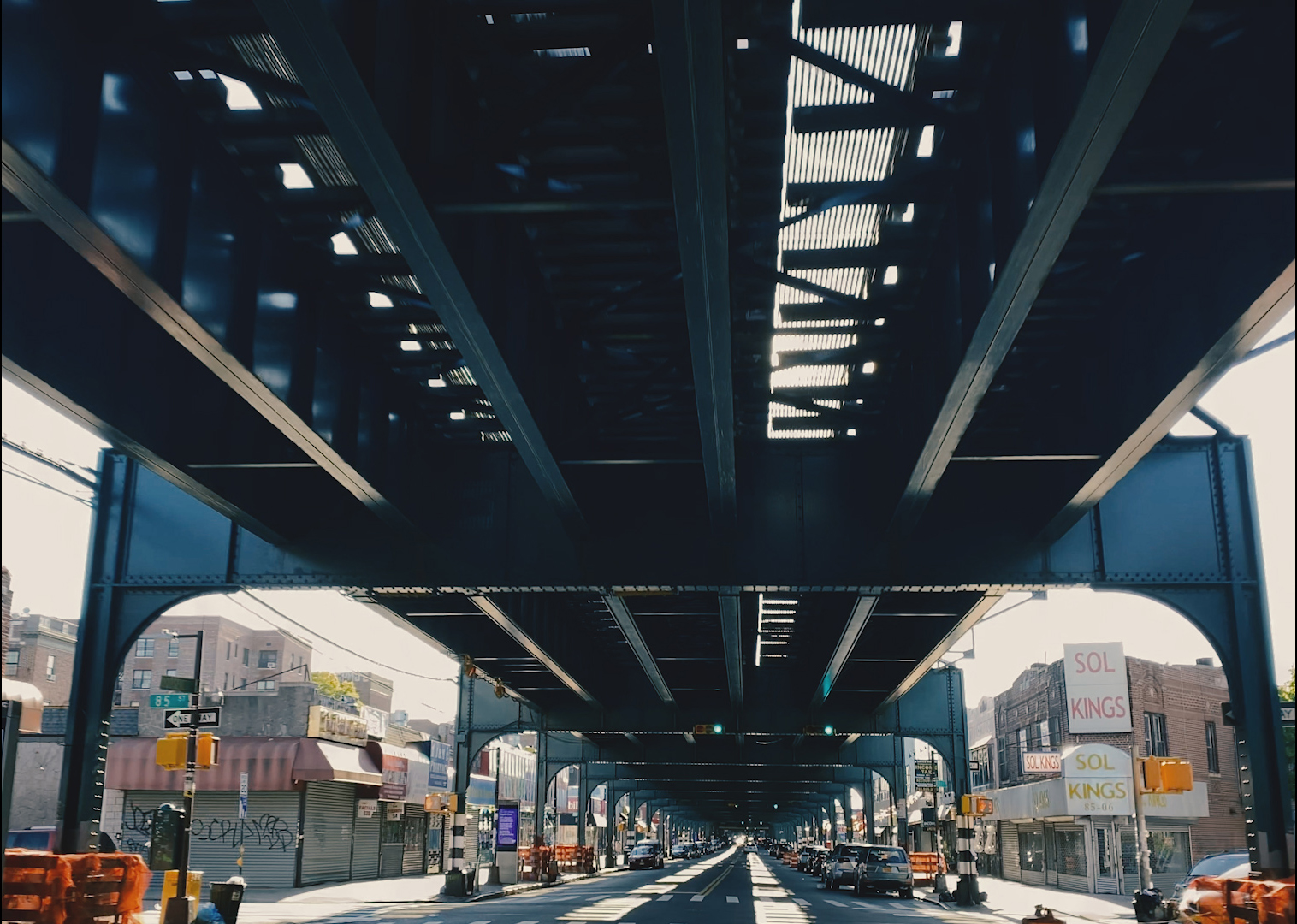 frisly_soberanis_forces_of_a_city_still02.jpg frisly_soberanis_forces_of_a_city_still02.jpg