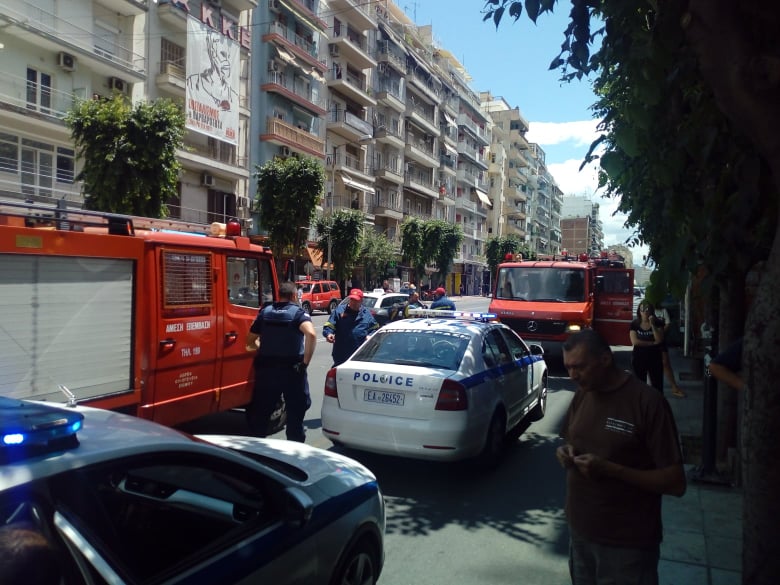 Στο σημείο έχουν σπεύσει Πυροσβεστική, Αστυνομία κι ΕΚΑΒ (ethnos.gr)