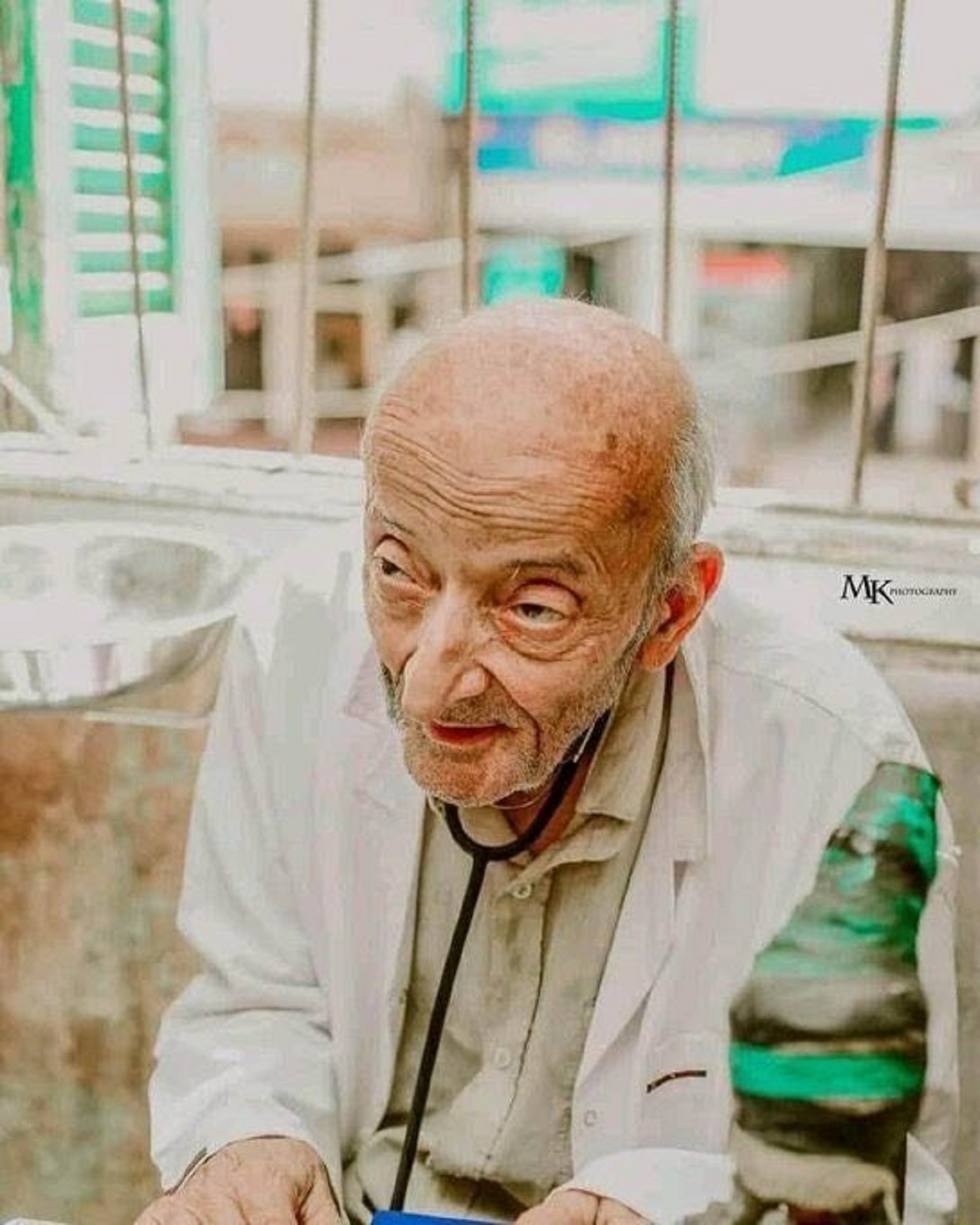 giatros_ftohon.jpg giatros_ftohon.jpg