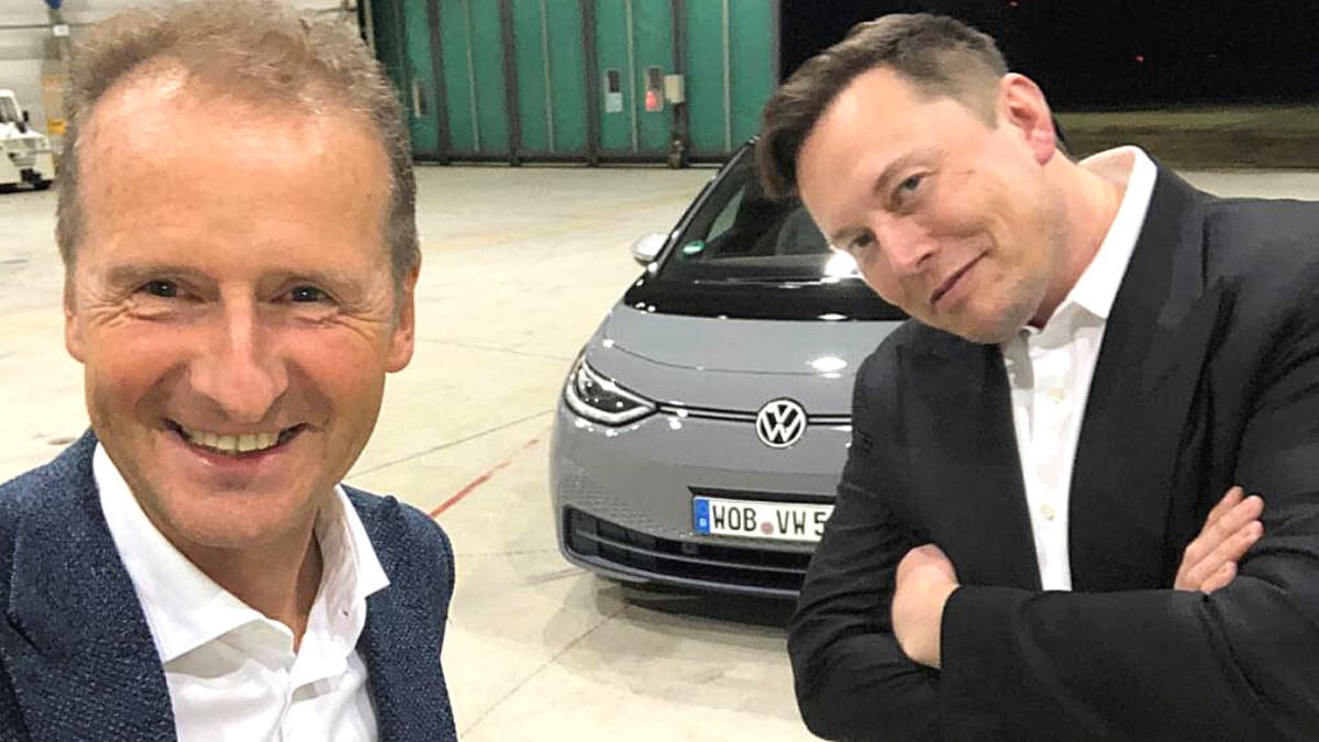 elon_musk_and_herbert_diess_after_test-driving_vw_id.3_together.jpg