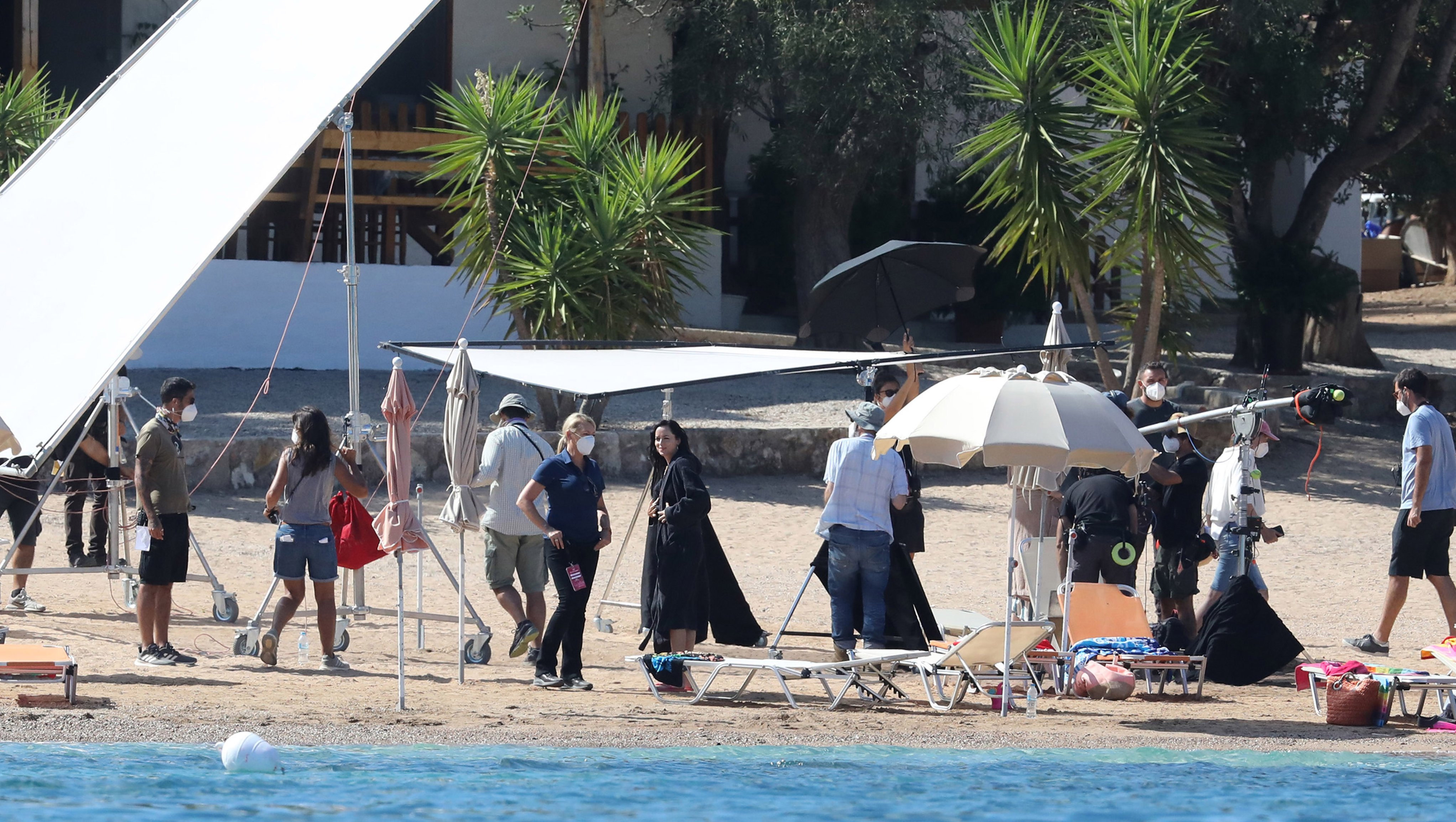 7326_dakota_johnson_12102020_1.jpg 7326_dakota_johnson_12102020_1.jpg