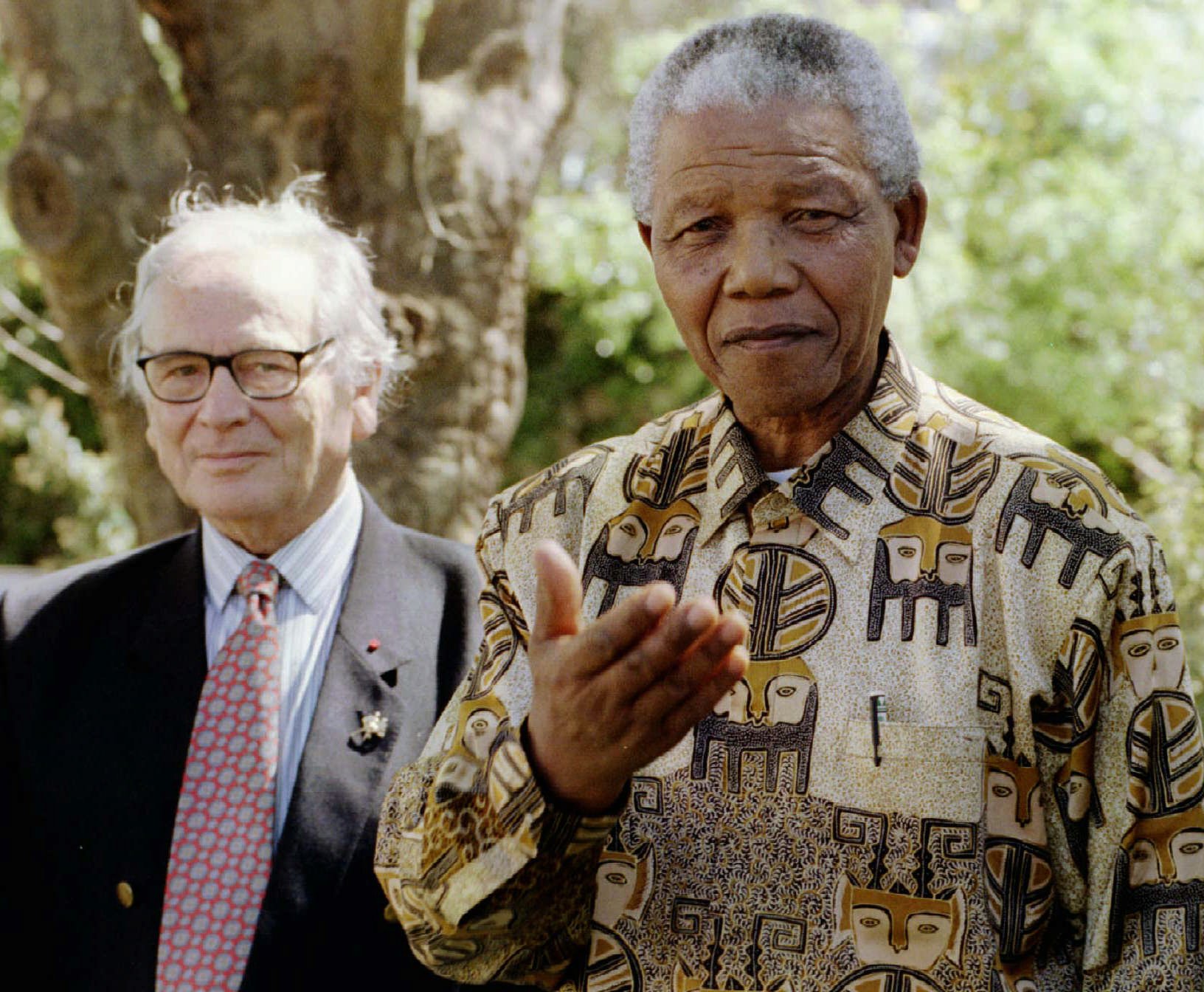 ap_9509040888.jpg Πιέρ Καρντέν, Νέλσον Μαντέλα